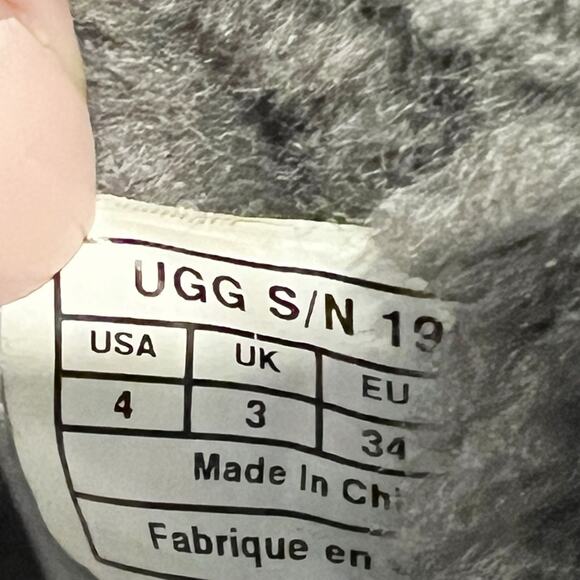 UGG BAILEY BUTTON‎ TRIPLET tall Gray Size 4 - Picture 7 of 7